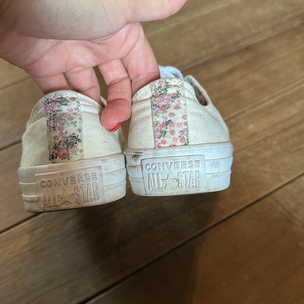 Cream colored converse sneakers size 7.5 women’s - Picture 6 of 7